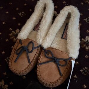 Vineyard vines Tan Moccasin Slippers
